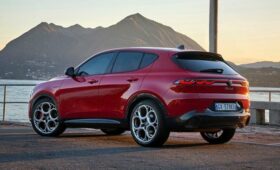 Alfa Romeo Tonale 2025 модельного года: обновки в салоне и сокращённая моторная гамма