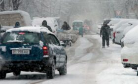 В Бишкеке много обращений в больницы из-за травм на гололеде