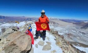 Кыргызстанец совершил восхождение на самый высокий вулкан на Земле