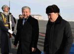 Глава Кабмина Касымалиев с официальным визитом прибыл в Казахстан. В аэропорту его встретил премьер РК Бектенов