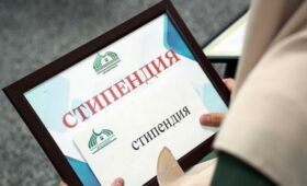 В Кыргызстане 10 студентов религиозных учебных заведений получили стипендии муфтия. Фамилии