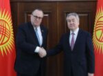 Глава МИД и посол США обсудили новую миграционную политику США