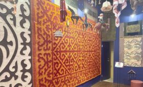 На Экспо-2025 посетителям показали, как шырдак помогает снять стресс