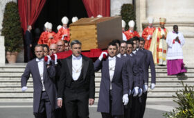 Делегация из Кыргызстана приняла участие в траурной мессе по Папе Франциску