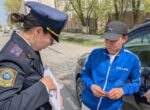 В Бишкеке водителей проверяют на знание ПДД