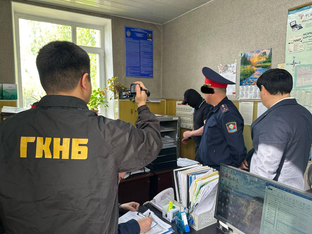 ГКНБ задержал инспектора отдела дорожного надзора ГУОБДД МВД