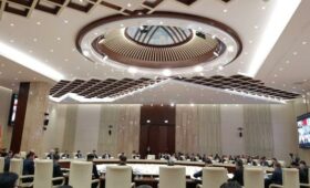 Что предусматривает проект Программы развития Кыргызстана до 2030 года в сфере здравоохранения, образования и общественной безопасности?