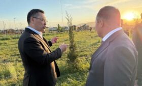 Садыр Жапаров и Камчыбек Ташиев посетили парк дружбы регионов Кыргызстана и России в Жалал-Абаде