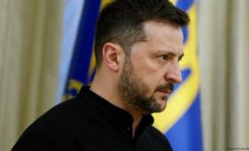 Зеленский пообещал лично ждать Путина на переговорах в Турции 15 мая