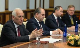 Делегация Жогорку Кенеша встретилась с президентом Армении Ваагном Хачатуряном