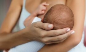 В парламенте предложили запретить рекламу детских смесей для детей до 6 месяцев