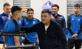 Президент КФС Камчыбек Ташиев посетил сборы национальной сборной по футболу