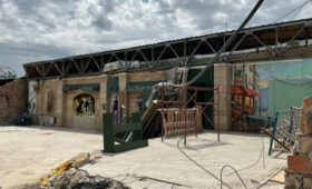 В Бишкеке снесли часть ночного клуба «Ретро-Метро», забор гостиницы «7 дней»  и другие объекты