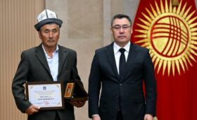 Фото — Садыр Жапаров посмертно наградил 55 военнослужащих, погибших при защите границы Кыргызстана. Фамилии