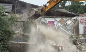 Расширение улицы Курманжан Датки: Снесены пристройка к кафе «Сенатор», навес у кафе «Сейран» и другие объекты