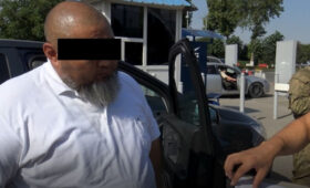 Задержаны сотрудники Ошского городского казыята за незаконный сбор денег