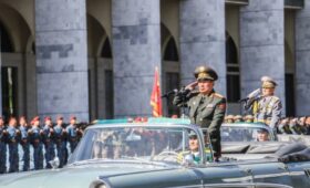 Школьников и учителей впечатлила репетиция Парада Победы в Бишкеке