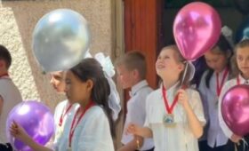 Родители и ученики выступили в защиту школы и детского сада «Акыл Ордо»