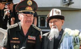 Руководство Минобороны поздравило ветеранов ВОВ