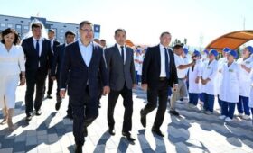 Садыр Жапаров анонсировал повышение зарплаты медиков