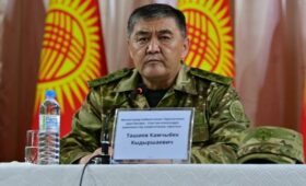 Глава ГКНБ поручил капитально отремонтировать роддом в Чаткале и встретился с местными жителями