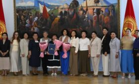 В парламенте чествовали альпинисток, взошедших на Эверест, и учительницу