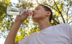 Как пить воду при сердечной недостаточности и склонности к отекам: советы кардиолога