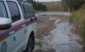 Прорыв озеро Такыр-Төр: дорога между селами Алмалуу и Горная Серафимовка временно перекрыта