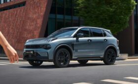Обновлённый кроссовер Lynk & Co 01: теперь с салоном, как у евроверсии