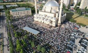 Фото — Айт намаз в мкр Джал