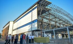 В Бишкеке продолжается реконструкция малой арены стадиона имени Д.Омурзакова. Фото