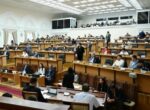ЖК принял поправки в законы касательно кыргызского языка, в которых исключил переводные экзамены в школах