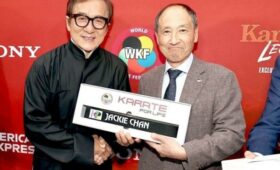 Джеки Чану вручили черный пояс по карате на премьере фильма в Нью-Йорке