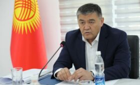 Ташиев отчитал чиновников на Иссык-Куле за бездействие и завышенные сметы