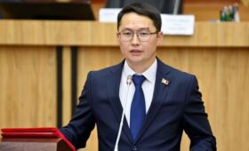 Новый депутат Табылды Муратбеков принес присягу на заседании ЖК 