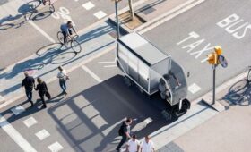 Вместо Acura NSX — педальный конь для курьеров: встречаем Fastport eQuad от Honda