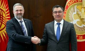 Садыр Жапаров принял посла Швейцарии Оливье Бангертера по случаю завершения его дипмиссии