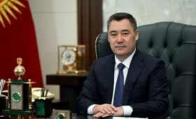 Садыр Жапаров поздравил кыргызстанцев с Международным днем защиты детей