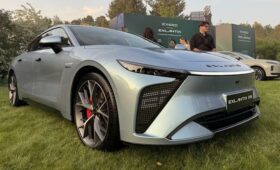 Седан Exlantix ES и кроссовер ET выходят на российский рынок, цены известны