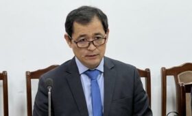 Зарплата педагогов медколледжей составляет 11 тыс. сомов, — Глава Минздрава