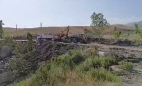 В ликвидации последствий прорыва озера Такыр-Төр задействованы 76 человек и 12 единиц техники