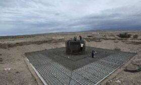 В Балыкчы залили фундамент первой в истории страны ветроэлектростанции