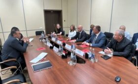 Замглавы МИД КР Алмаз Имангазиев посетил ММЦ «Сахарово»