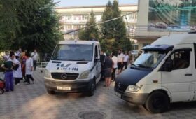 Прорыв озера в Иссык-Ате: эвакуируют 291 постояльца дома-интерната Нижней Серафимовки