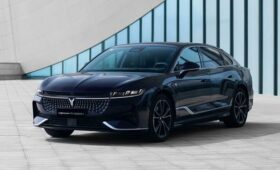 Стартовали продажи гибридного седана Voyah Passion с местной пропиской. Цена известна