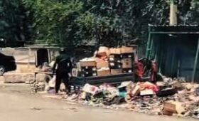 В Бишкеке на 5500 оштрафовали 8 граждан за выброс мусора в неположенном месте