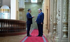 Садыр Жапаров встретился с Эмомали Рахмоном в формате тет-а-тет