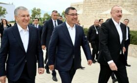 День 4 Июля: Мирзиеев хочет соединить железные дороги Китая и Пакистана