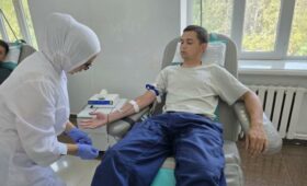 Военнослужащие российской авиабазы в КР сдали более 10 литров крови