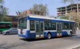 В Бишкеке тестируют троллейбус, переделанный в электробус